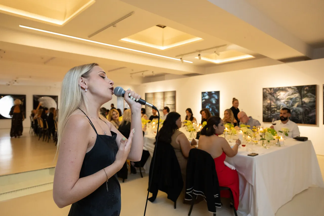 Live music during a private dinner at Estrela 74