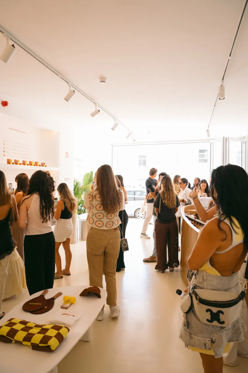 Pop-up shop open to the street at Estrela 74, Lisbon
